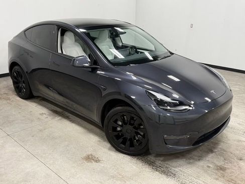 Used 2024 Tesla Model Y Long Range image 31
