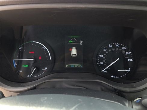 Used 2022 Toyota Sienna XSE image 28