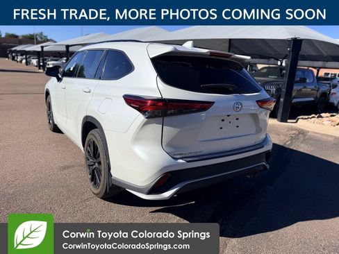 Used 2023 Toyota Highlander XSE AWD/4WD image 6