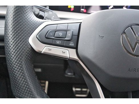 Used 2025 Volkswagen Tiguan SE R-Line image 12