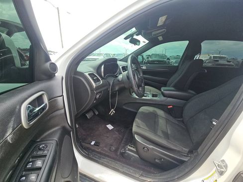 Used 2018 Jeep Grand Cherokee Laredo RWD image 8