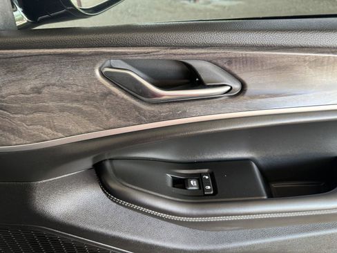 Used 2025 Jeep Grand Cherokee Limited w/ Trailer Tow Package AWD/4WD image 37