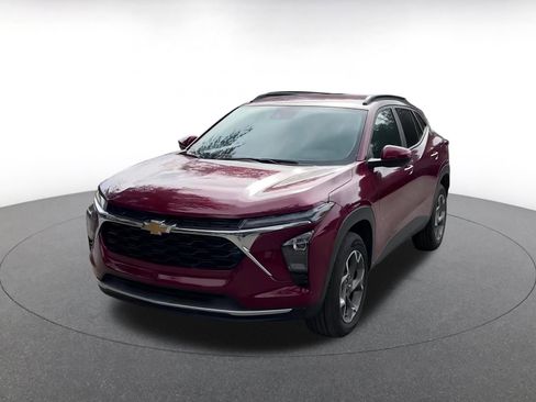 Used 2025 Chevrolet Trax LT image 4