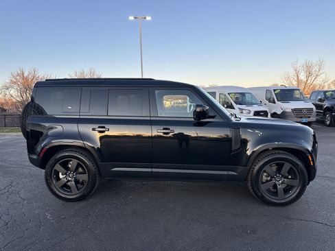 Used 2023 Land Rover Defender 110 S image 2