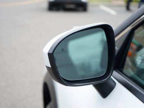 Used 2024 Nissan Rogue SV image 11