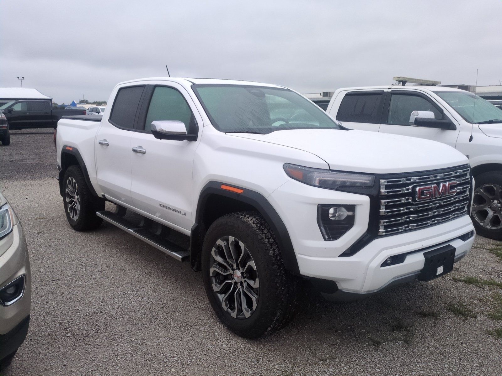 Used 2025 GMC Canyon Denali AWD/4WD image 3