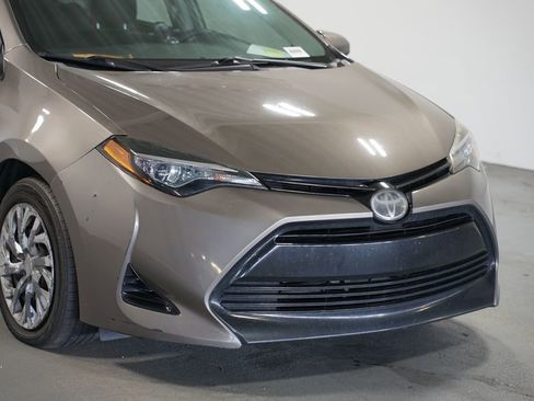 Used 2018 Toyota Corolla LE image 4