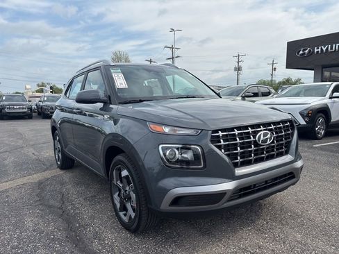 New 2026 Hyundai Venue SEL FWD image 3