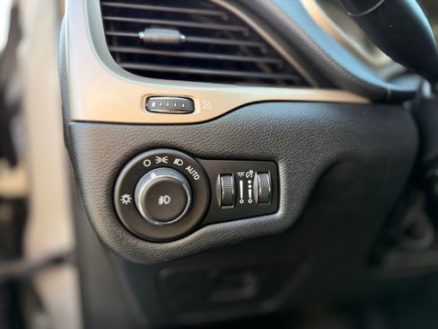 Used 2016 Jeep Cherokee Latitude image 21