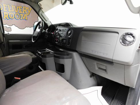 Used 2014 Ford E-250 and Econoline 250 w/ Power Group image 68