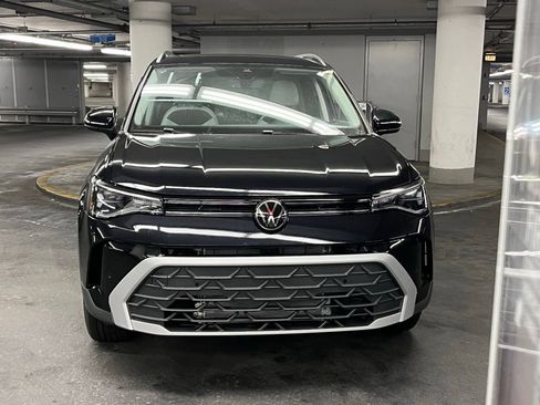 New 2025 Volkswagen Taos SE image 30