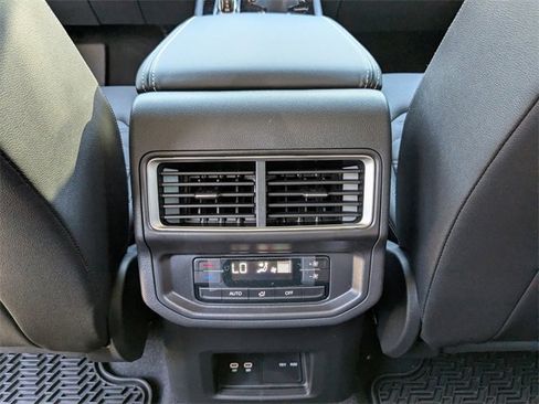 New 2026 Volkswagen Atlas SE image 16