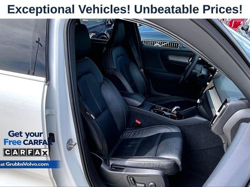 Used 2023 Volvo XC40 B4 Plus w/ Protection Package Premier FWD image 8