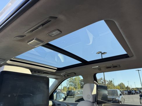 Used 2021 Cadillac Escalade ESV Sport Platinum image 18