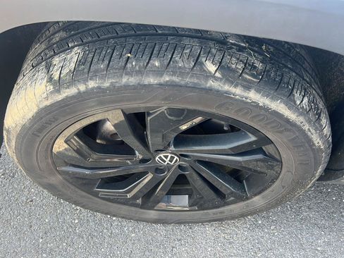 Used 2023 Volkswagen Atlas SE w/ Black Wheel Package AWD/4WD image 11