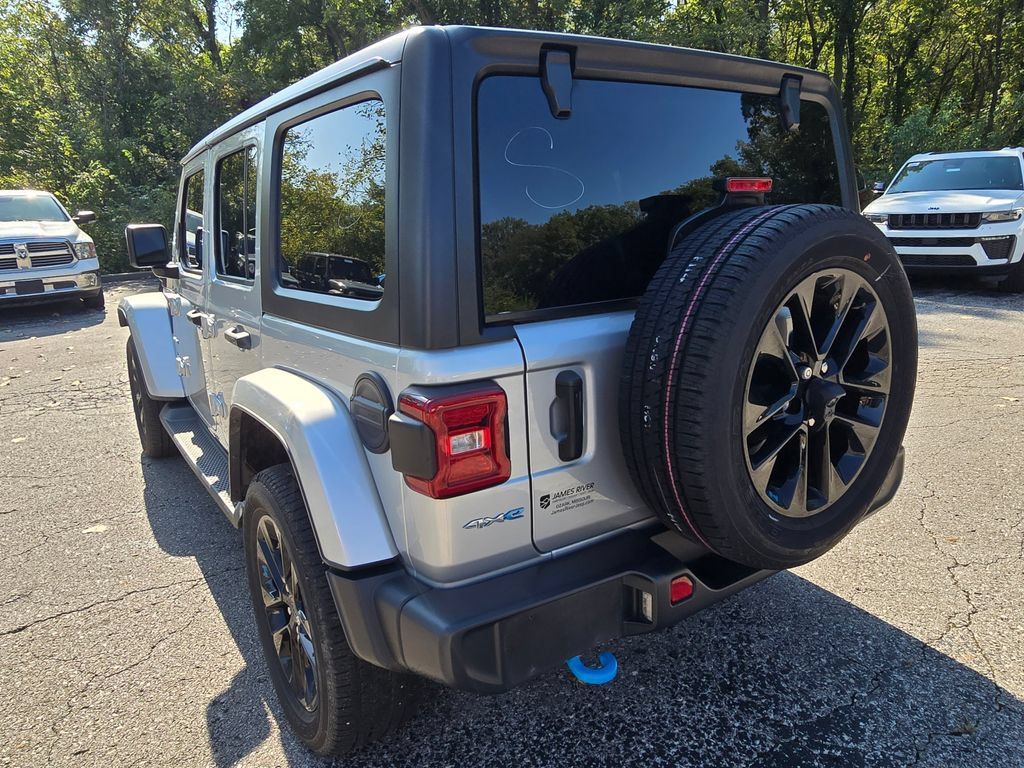 Used 2023 Jeep Wrangler Unlimited Sahara w/ Cold Weather Group AWD/4WD image 6