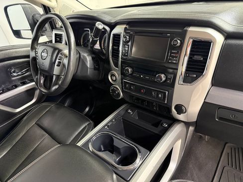 Used 2018 Nissan Titan PRO-4X w/ Pro-4x Convenience Package AWD/4WD image 29