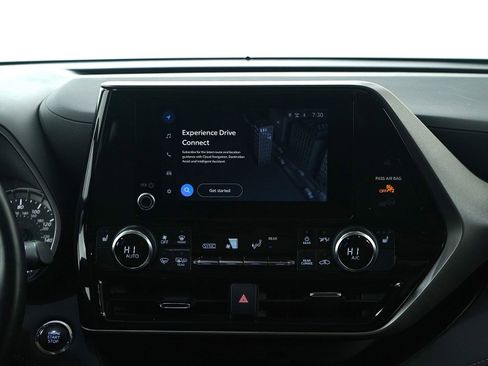 Used 2023 Toyota Highlander XLE image 16