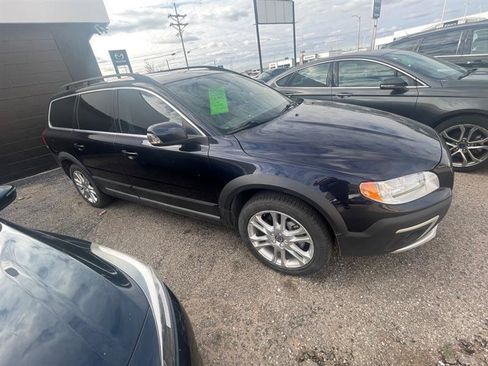 Used 2016 Volvo XC70 T5 Premier w/ Proximity Package image 2