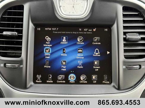 Used 2015 Chrysler 300 Limited image 21