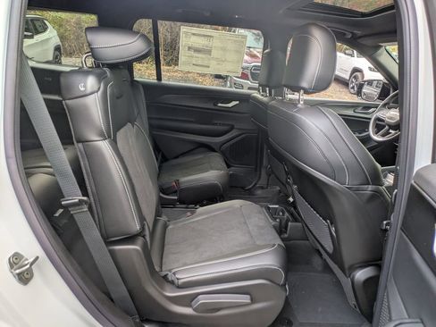 New 2025 Jeep Grand Cherokee L Altitude image 29