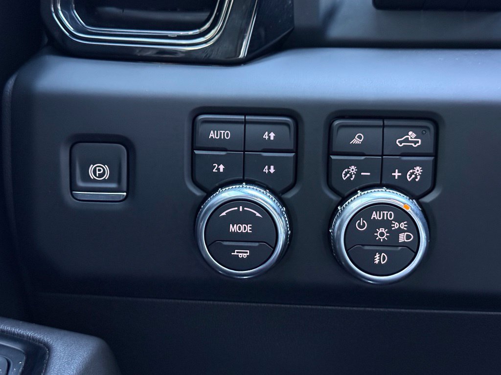 Used 2022 GMC Sierra 1500 AT4 w/ AT4 Premium Package AWD/4WD image 11