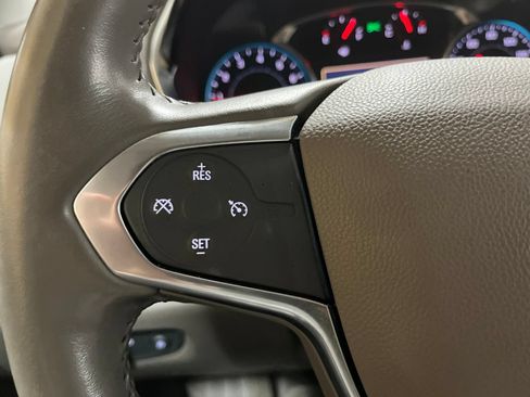 Used 2020 Chevrolet Traverse LT w/ LT Premium Package FWD image 24