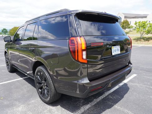 Used 2025 Ford Expedition Platinum w/ Stealth Appearance Package AWD/4WD image 12
