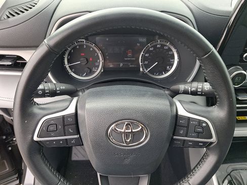 Used 2023 Toyota Highlander XLE AWD/4WD image 20