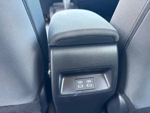 Used 2025 Toyota Corolla LE FWD image 21