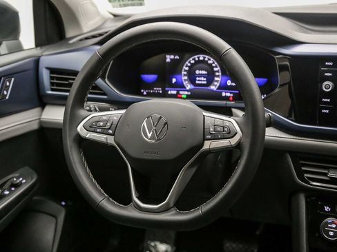 Used 2024 Volkswagen Taos SE AWD/4WD image 17