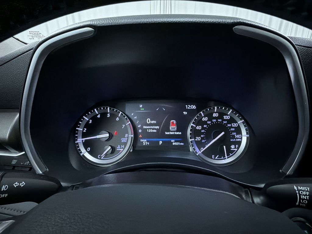 Used 2022 Toyota Highlander XLE AWD/4WD image 11