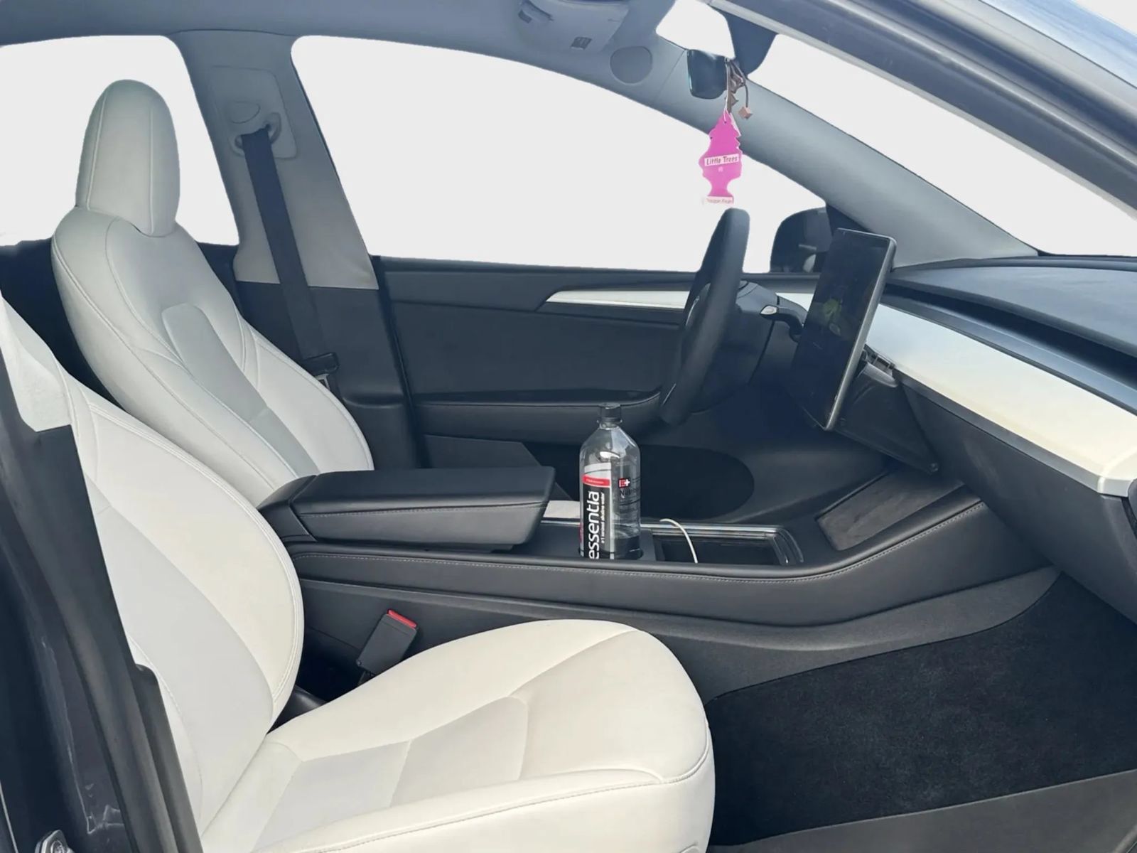 Used 2023 Tesla Model Y Performance AWD/4WD image 14