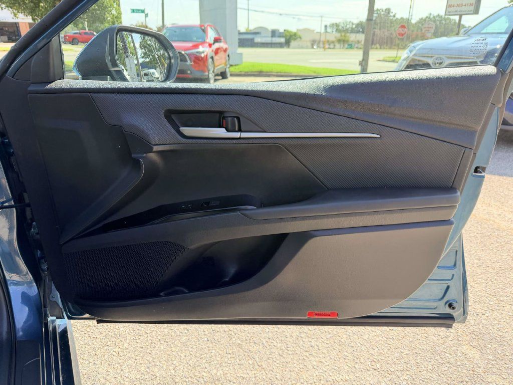 Certified 2025 Toyota Camry SE FWD image 11