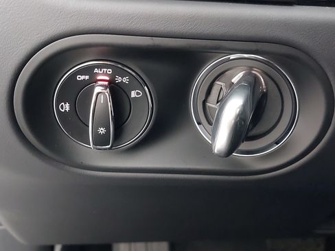 Certified 2026 Porsche Macan AWD/4WD image 28