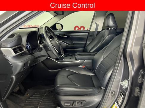 Used 2021 Toyota Highlander XLE FWD image 10