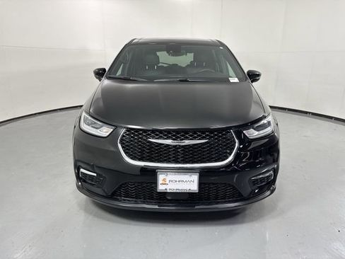 Used 2025 Chrysler Pacifica Select image 25