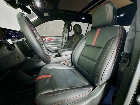 Used 2025 Chevrolet Traverse RS image 23