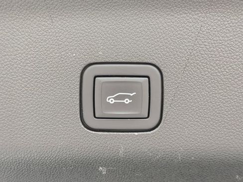 Used 2024 Chevrolet Tahoe Premier RWD image 13