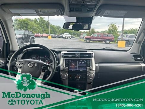 Used 2022 Toyota 4Runner SR5 AWD/4WD image 12