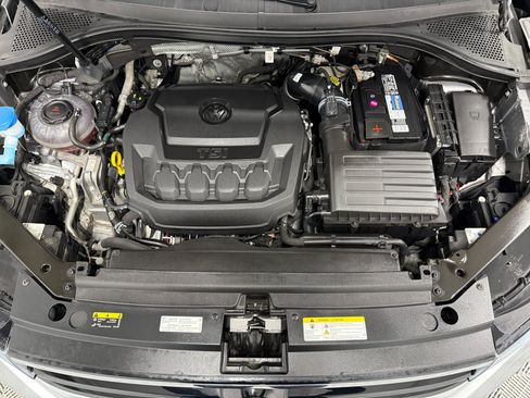 Used 2024 Volkswagen Tiguan SE R-Line image 32
