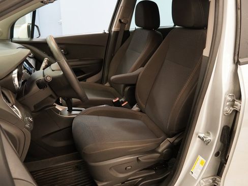 Used 2021 Chevrolet Trax LS image 3