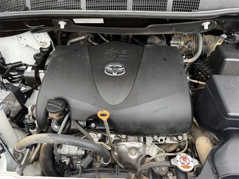 Used 2020 Toyota Sienna L image 31