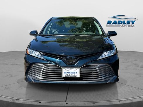 Used 2020 Toyota Camry XLE FWD image 2