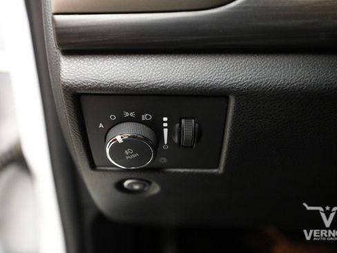 Used 2021 Jeep Grand Cherokee Laredo X AWD/4WD image 16