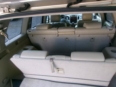 Used 2004 Toyota Highlander 4WD V6 image 8