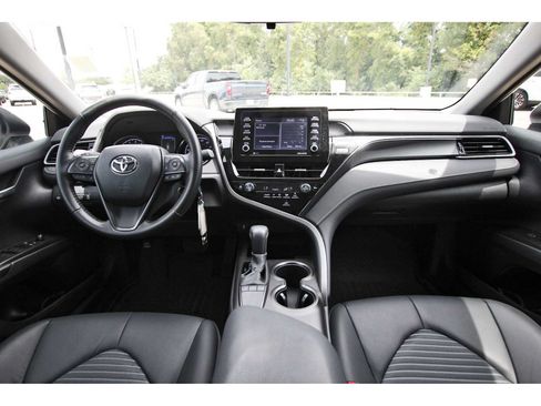 Used 2023 Toyota Camry SE FWD image 7