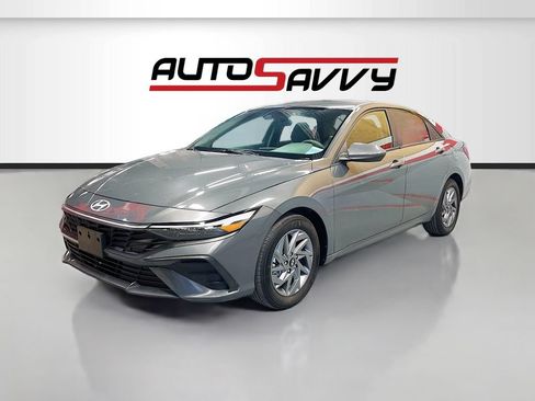 Used 2024 Hyundai Elantra SEL FWD image 3
