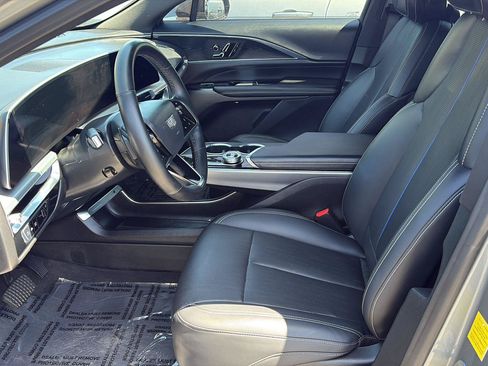Used 2024 Cadillac Lyriq Luxury AWD/4WD image 11