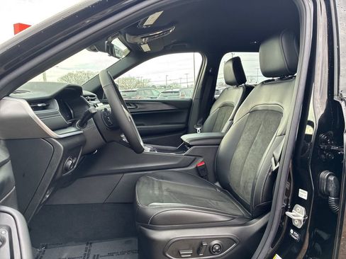 New 2025 Jeep Grand Cherokee L Laredo image 10